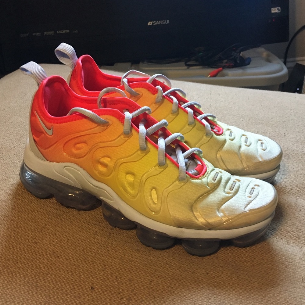 Nike Air Vapormax Plus Sunrise CW5593-400 White/Orange US Women 7.5